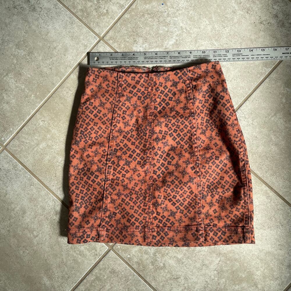 Free People Boho Geometric Stretch Mini Skirt Rust / Black Seamed sz 0 - Picture 8 of 9